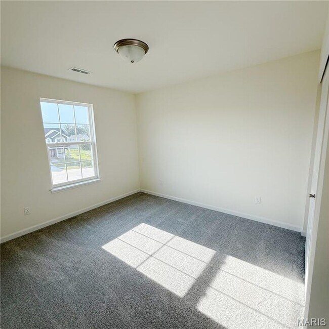 Building Photo - 302 Windmill View Court