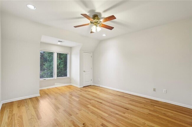 Building Photo - 2503 Regency Lake Dr