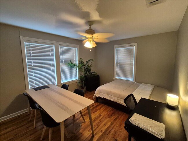 Building Photo - 1707 Palo Duro Rd