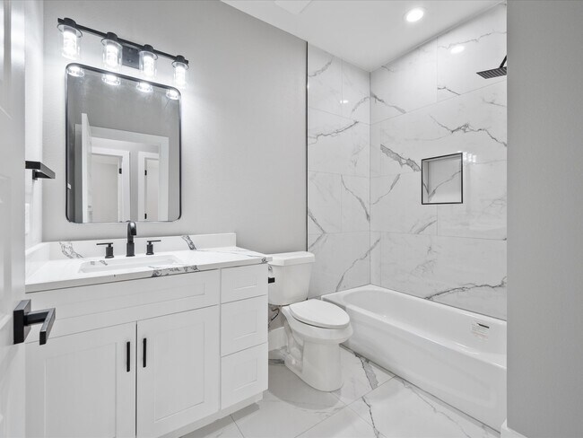 Building Photo - 9114 Everglade Dr