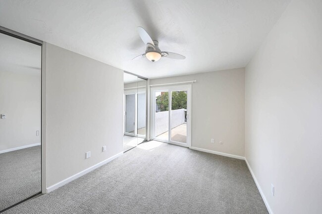 Building Photo - Spacious end unit-3 bedroom townhome in a prime Costa Mesa location