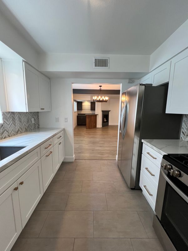 Building Photo - 12938 Valleyheart Dr
