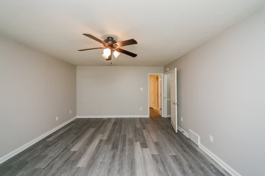 Building Photo - 7333 Eastover Blvd