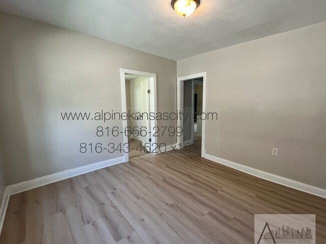 Building Photo - Updated NE Home!