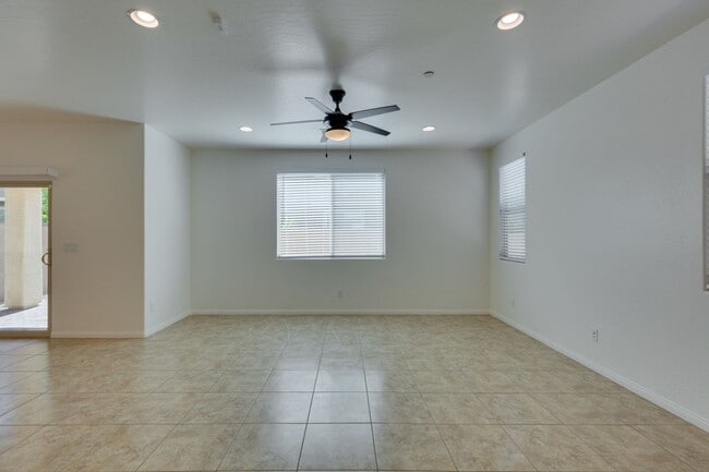 Building Photo - Gorgeous one story 4 bedroom 2 Bathroom Ho...