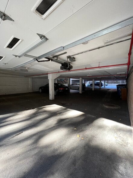 Building Photo - 736 W Buena Ave