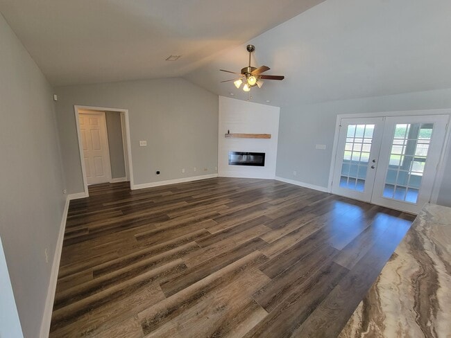 Building Photo - 3808 Saber Tooth Cir