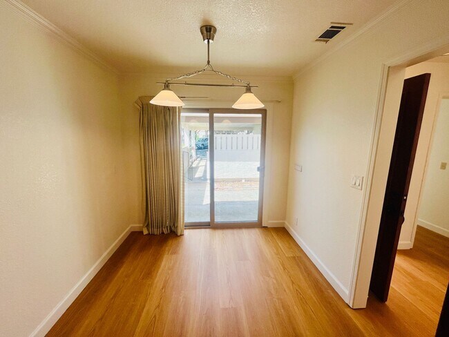 Building Photo - Wonderful 2 Bed 2 Bath in The Villages A 55+ Community