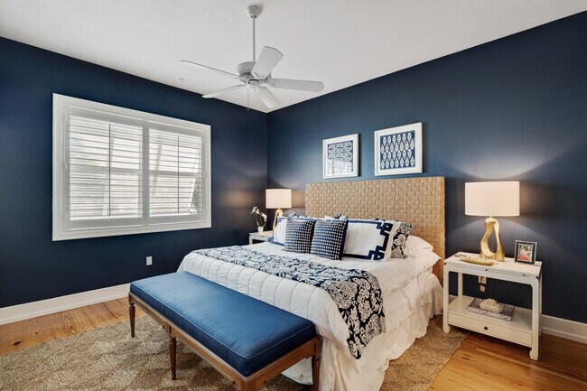 Building Photo - 121 Damfino St