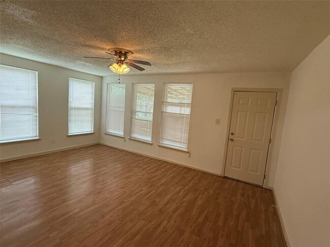 Building Photo - 4034 Kitchen Hill Ln
