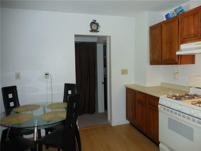 Building Photo - 17 Lake Ave