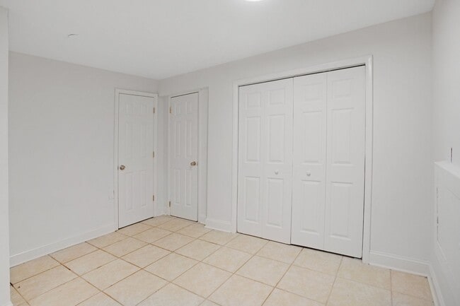 Building Photo - Renovated 4BR/3.5BA Townhome in Stafford –...