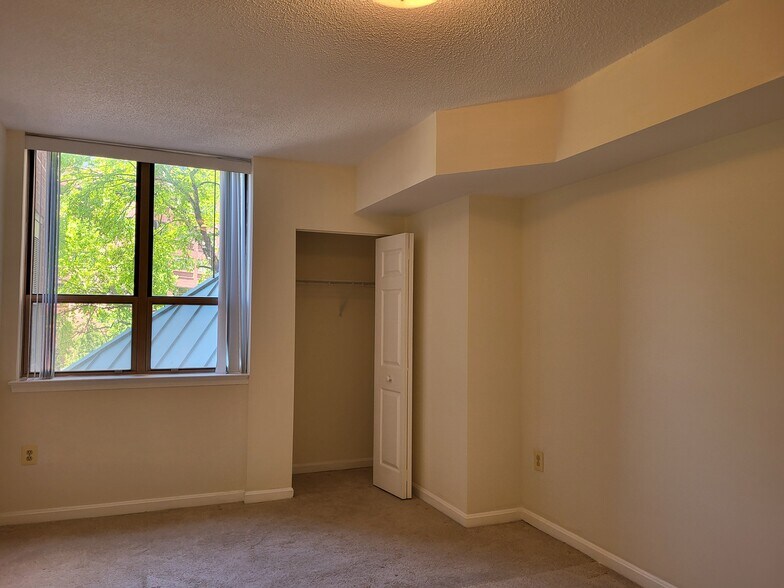 Bedroom & closet door open - 4808 Moorland Ln