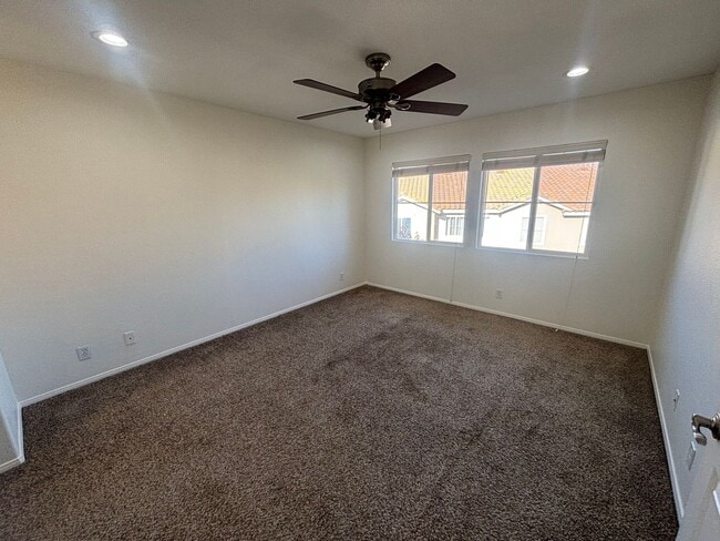 Building Photo - 3-Bedroom Townhome with Community Pool & S...
