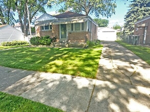 Building Photo - 9135 Mason Ave