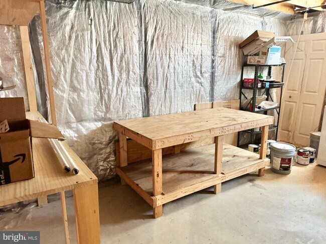 Building Photo - 15407 Skyline Dr