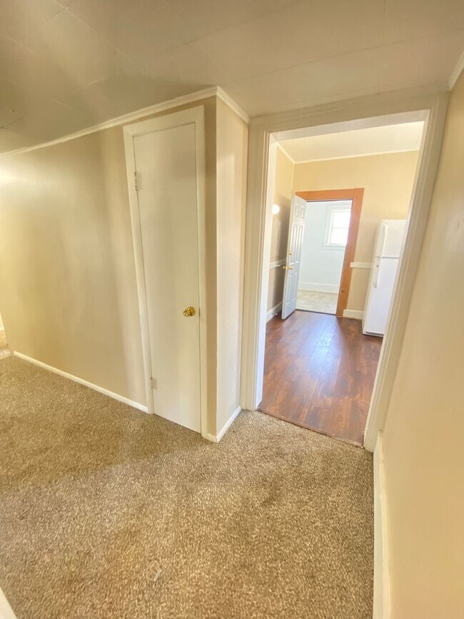 Building Photo - 217 W Irving Ave