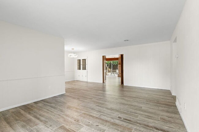 Building Photo - FULLY FENCED Home For Rent in Clearwater!