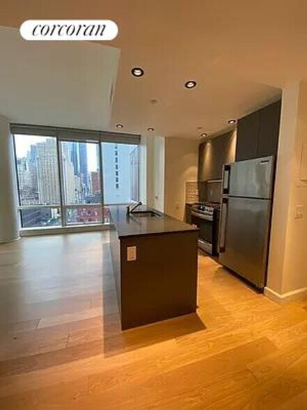Building Photo - 306 W 48th St