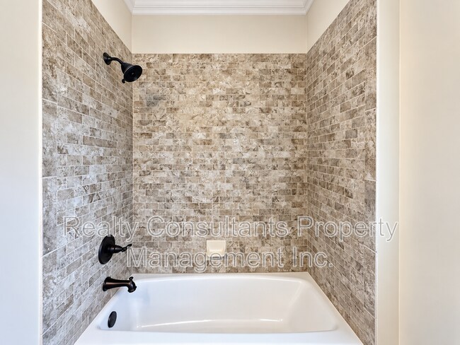 Building Photo - 7517 Henson Forest Dr