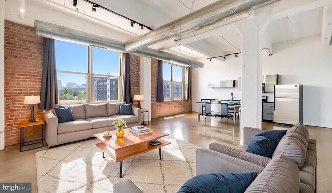 Building Photo - 444 N 4th St