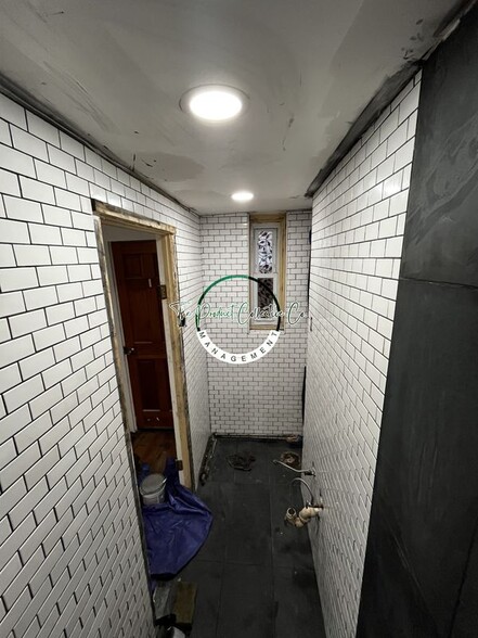 Building Photo - 125 E 39th St