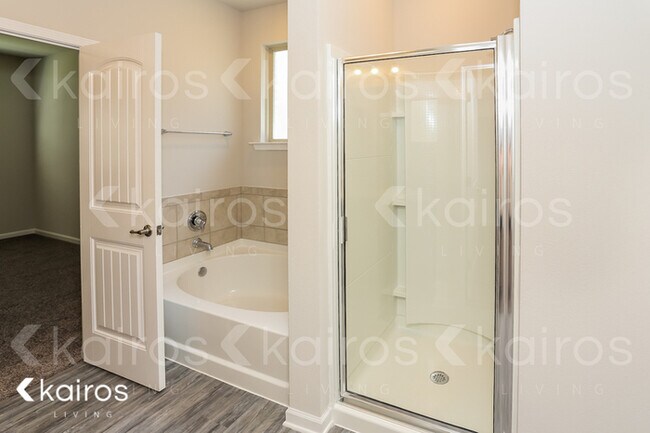 Building Photo - 6521 Tiger Pointe Dr.