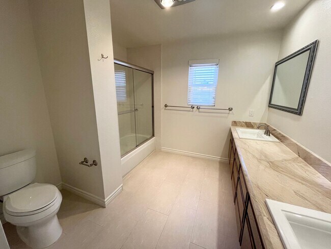 Building Photo - 4925 Regla Ct