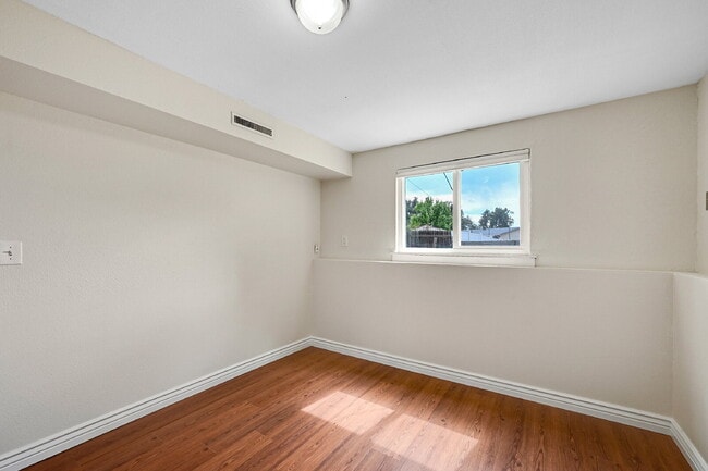 Building Photo - $1,995.00, 3 bed, 2 bath located in Fountain
