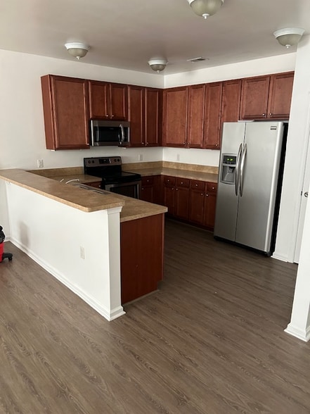 Building Photo - 912 Southmoor Dr