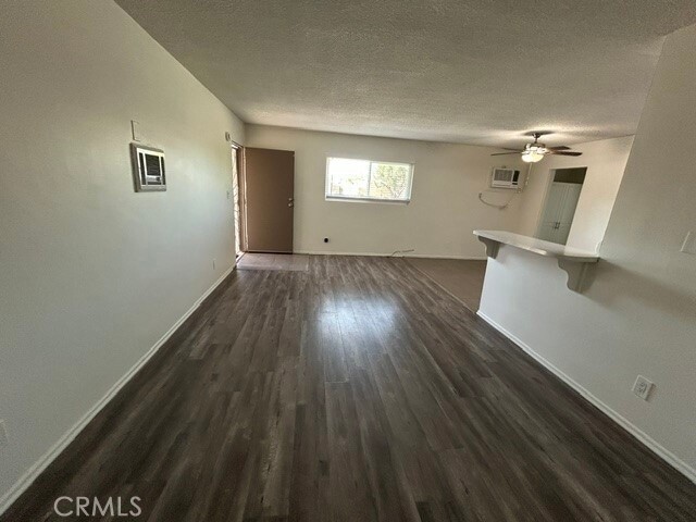 Building Photo - 685 E Vista Chino