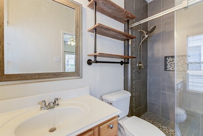 Building Photo - 3930 Mossy Pl Ln