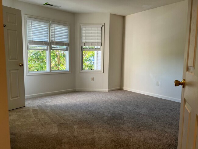 Building Photo - YEAR-ROUND UNFURNISHED RENTAL