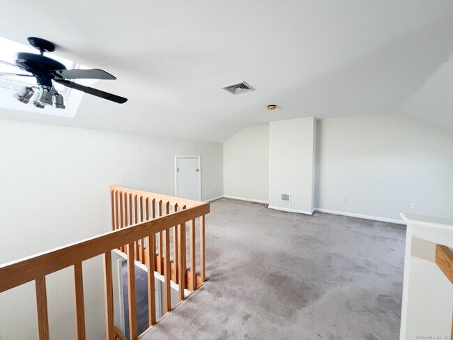 Building Photo - 83 Sandpiper Crescent