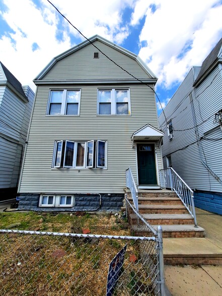 149 West 10th St - Bayonne - 149 W 10th St