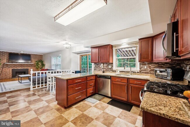 Building Photo - 11828 Dinwiddie Dr