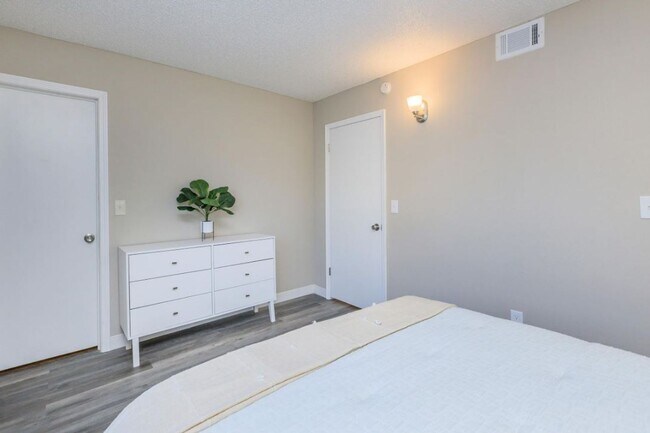 Building Photo - * $300 Off April and May Rent * Beautiful 1 bedroom apartment *