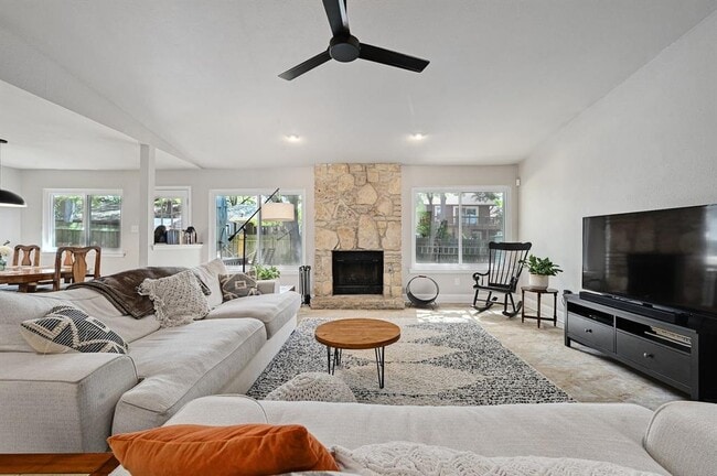 Building Photo - 9007 Jesse James Dr