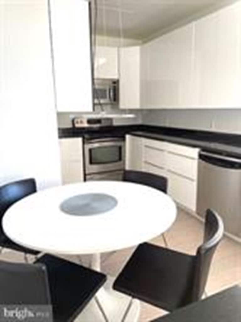 Building Photo - 1600 Arch St