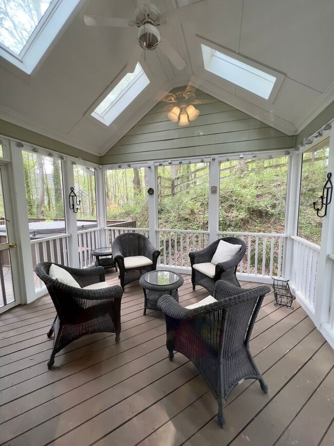 Building Photo - Stunning 5 bedroom 3 bath Carrboro Home with Fenced Yard and Hot Tub!