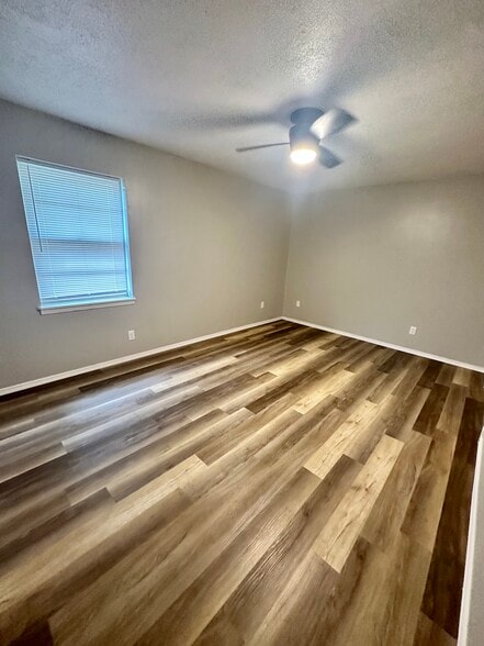 Building Photo - 1204 Blueridge Pky