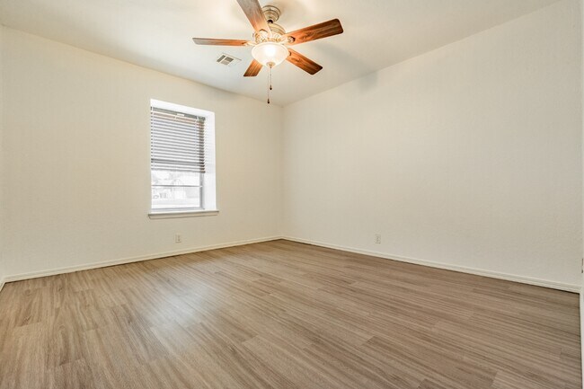 Building Photo - 1006 W Neptune Rd