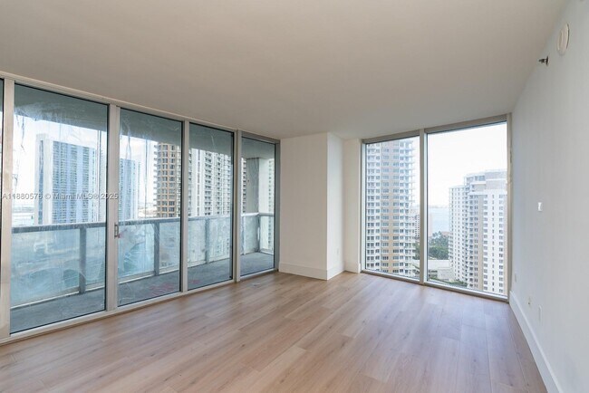 Building Photo - 495 Brickell Ave