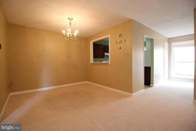 Building Photo - 10118 Oakton Terrace Rd