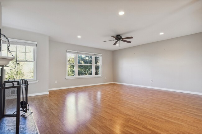 Building Photo - 155 Northfield Rd