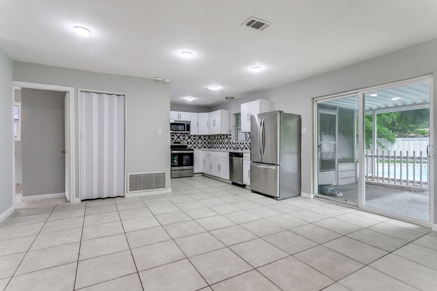 Building Photo - 5101 Longhorn Trail