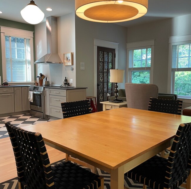 Building Photo - 195 N Prospect St