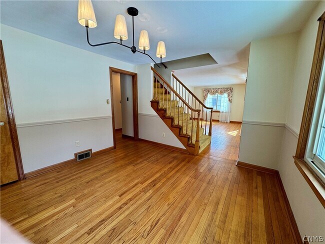 Building Photo - 5291 Abbe Dr