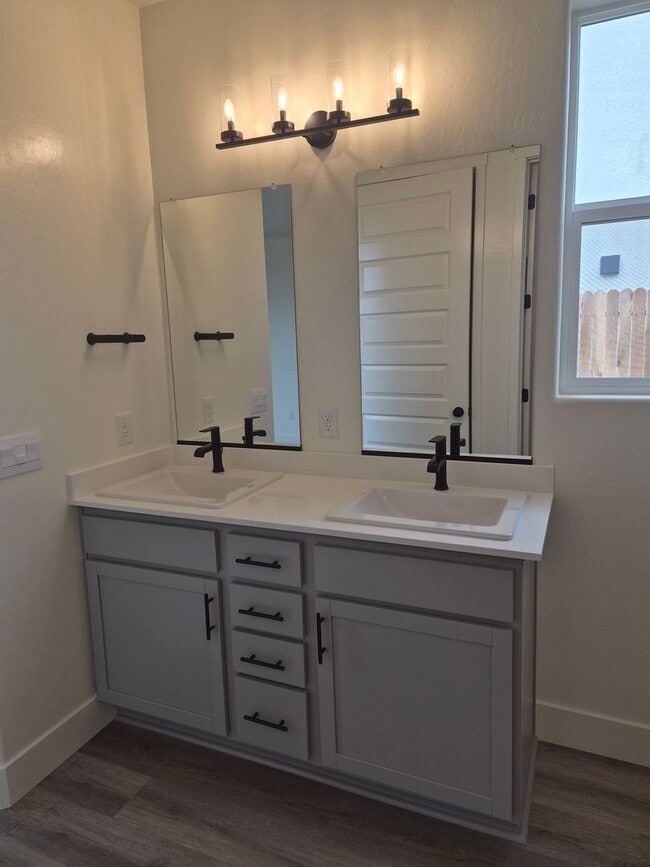 Building Photo - Large 4-Bedroom, 3-Bath Home