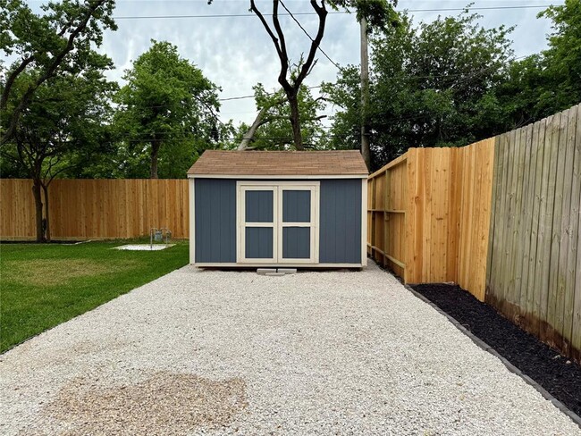 Building Photo - 6027 Beaudry Dr